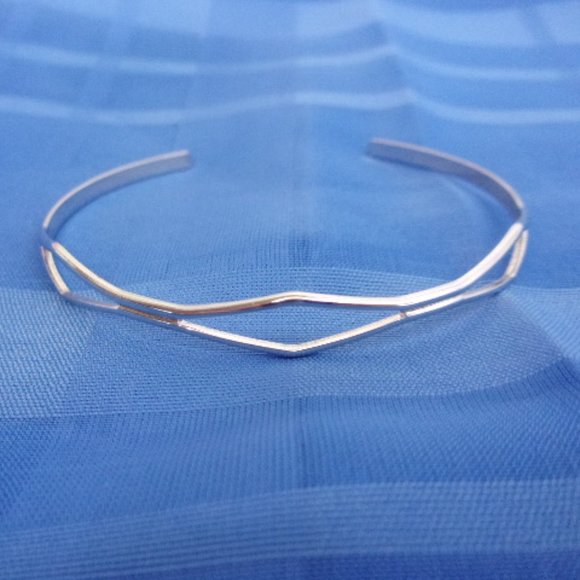 Sarah Coventry Silver Cuff Bracelet - Picture 3 of 8